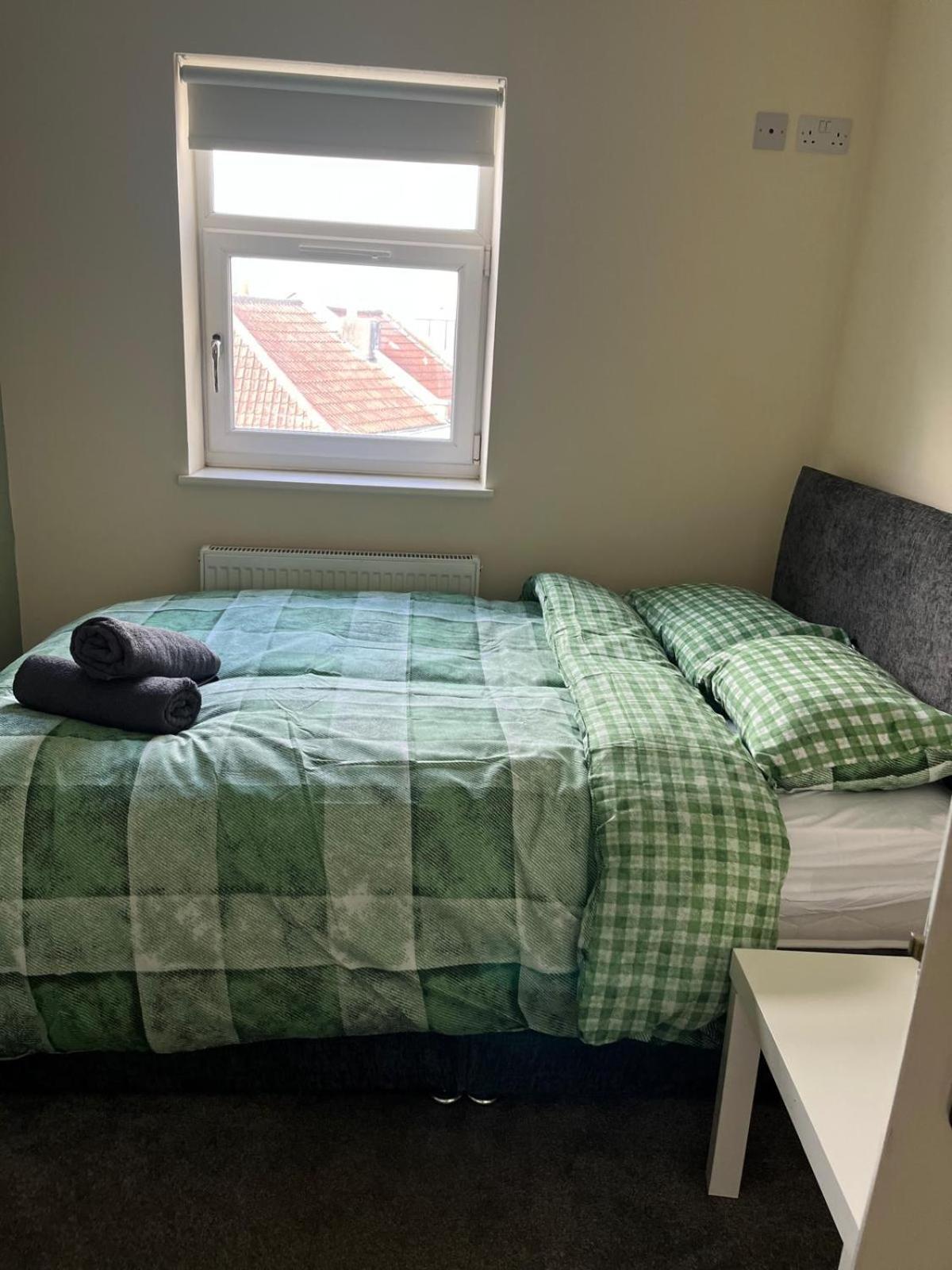 Апартаменты Short Term Lets From £15 Per Person Per Night Бристоль Экстерьер фото